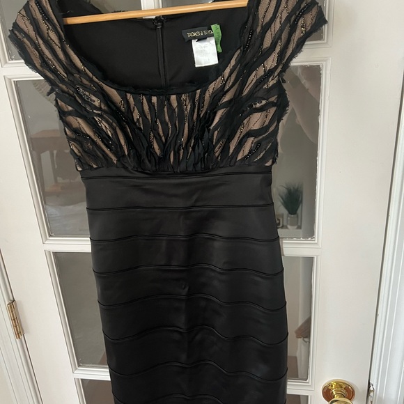 Tadashi Shoji Dress - Size 4 - Picture 2 of 8